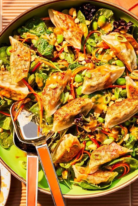 Dumpling Salad, Fajita Spices, Ginger Recipe, Crunch Salad, Frozen Dumplings, Satisfying Salads, Crunchy Salad, Fajita Seasoning, Coleslaw Mix