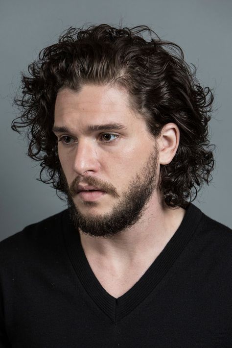 Kit Harington Kit Harrington Hair, Medium Length Curly Hair, Kit Harrington, Hairstyle Names, Haircut Pictures, Hair Kit, Beard Hairstyle, Kit Harington, Corte De Cabelo Masculino