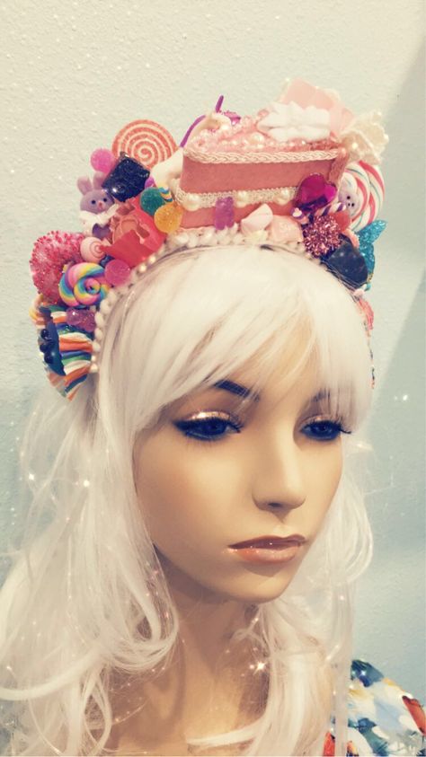 Candy Inspired Costume, Candyland Headpiece, Candy Hats, Candyland Accessories, Candy Themed Accessories, Candy Headpiece, Candy Girl Costume, Kitschy Fashion, Candy Headdress