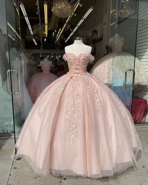 Dresses For Your Special Day on Instagram: “✨🌸Blush Is To Die For 🌸✨” Ouat Dresses, Gold Quince Dress, Light Pink Quinceanera Dresses, Rose Gold Quinceanera Dresses, Xv Dresses, Quinceanera Pink, Quinceanera Themes Dresses, Ball Gown Prom Dress, Pink Quince