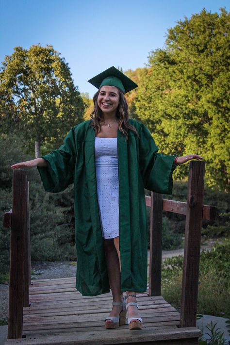 Green Graduation Gown And Cap, Green Cap And Gown, Green Graduation Gown, Green Graduation Cap, Graduation Gown And Cap, Cap And Gown Pictures, Graduation Look, Graduation Cap And Gown, Graduation Gown