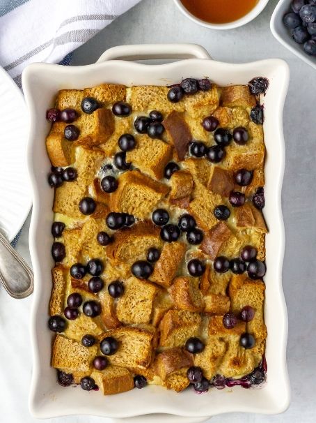 Macro-Friendly Blueberry French Toast Casserole (High Protein) Crockpot Peach Cobbler, Protein French Toast, Coconut French Toast, Blueberry French Toast Casserole, Better Breakfast, Pancake Breakfast, Overnight French Toast, Toast Casserole, Blueberry French Toast