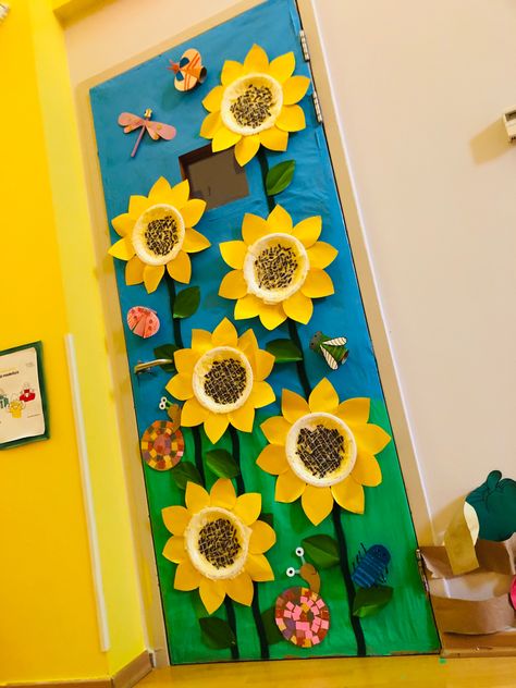 Sunflower Door Decor Classroom, Door Decor Classroom, Sunflower Classroom, Preschool Door Decorations, Preschool Door, Classroom Preschool, School Door Decorations, Preschool Classroom Decor, Decor Classroom