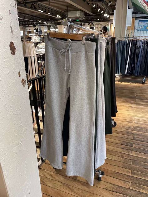 Brady Melville Sweatpants, Brandy Flare Sweatpants, Brandy Grey Sweatpants, Flared Grey Sweatpants Outfit, Gray Sweatpants Aesthetic, Brandy Anastasia Sweatpants, Brandy Melville Anastasia Sweatpants, Sweatpants Flare, Sweatpants Brandy Melville