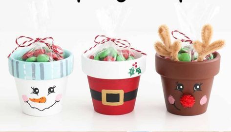 Christmas Hot Chocolate Gifts, Terra Pot, Christmas Worksheet, Plant Pots Crafts, Diy Christmas Gifts For Kids, Hot Chocolate Gifts, Fun Christmas Party Games, Christmas Worksheets, Christmas Hot Chocolate