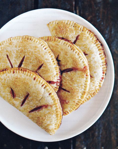 Rubarb Pie, Rhubarb Hand Pies, Holmes County Ohio, Hand Pie Recipes, Fried Pies, Shopping Food, Country Recipes, Hand Pie, Rhubarb Pie