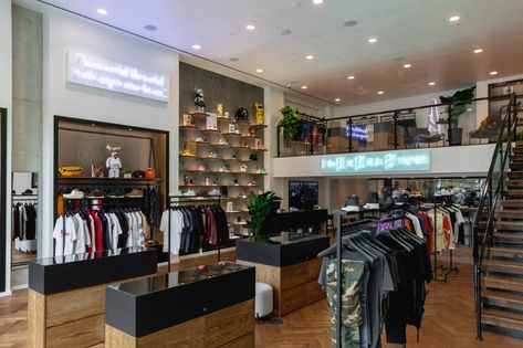 A Ma Maniere Eats In Houston,Texas, Streetwear & Food | HYPEBEAST Hype Store Design, Sneaker Store Interior Design, Streetwear Store Interior, Streetwear Shop Interior, Sneaker Store Design, Sport Store Design, Trans Shirt, Streetwear Boutique, Hype Store