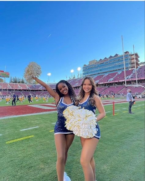 Ucla Dance Team, Cheers Aesthetic Wallpaper, Dance Major, Cheer Athletics, Cheer Picture Poses, Cheers Photo, American High School, Cheer Poses, American Teen