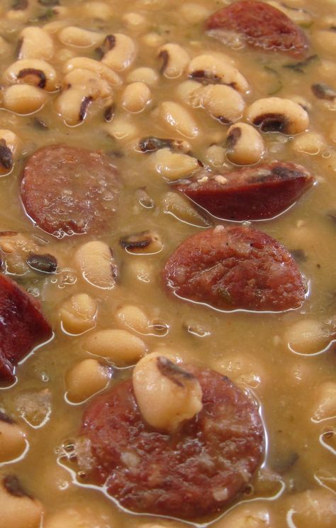 Eye Black Ideas, Black Eyed Peas Recipe Crock Pot, Parsley Chicken, Blackeyed Pea Recipes, Bean And Sausage Soup, Black Eyed Pea Soup, Blackeyed Peas, Black Eyed Peas Recipe, Smoked Sausage Recipes