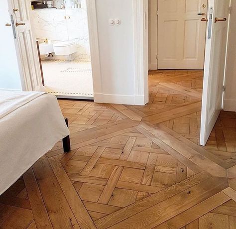 Parque Flooring, Parquet Versailles, Modern Classic Furniture, French Architecture, Parquet Flooring, House Flooring, Outdoor Rooms, Floor Tiles, Decorative Tile