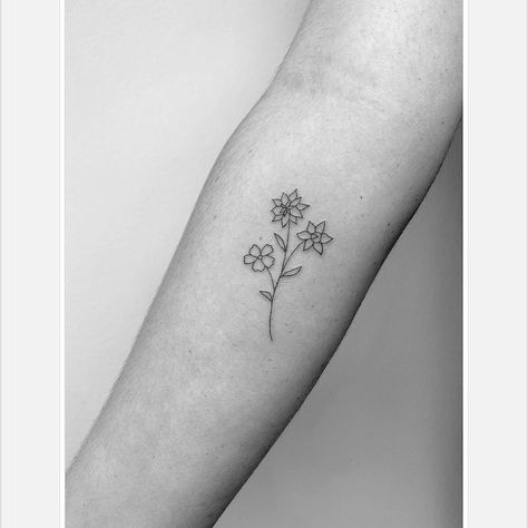 Hand Drawn Flower Tattoo Family, Three Sunflower Tattoo, Tattoo For Three Kids, Family Drawn Flower Tattoo, Mother And Daughters Tattoo For Three, Three Kids Tattoo, Matching Tattoos For Three People, Tattoos For Three People, Three Kids Tattoo Ideas For Mom