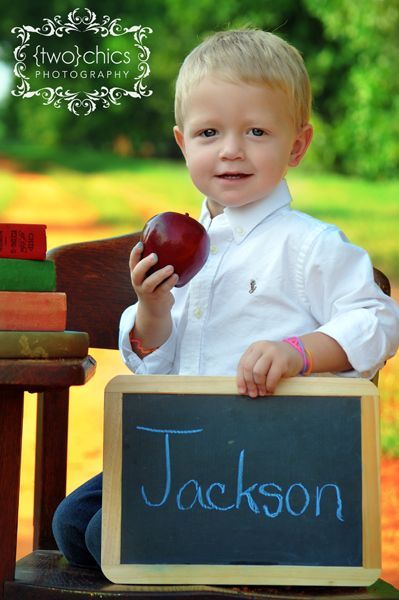 Homeschool Pictures, Preschool Photo Ideas, School Picture Ideas, 1st Day Of School Pictures, Preschool Photography, Kindergarten Photos, First Day Of School Pictures, Preschool Pictures, Back To School Pictures