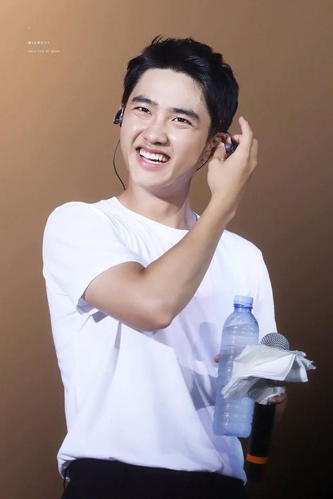 Do Kyungsoo (D.O.) | smile Exo Kyungsoo, Doh Kyungsoo, Exo Do, Do Kyung Soo, Bts And Exo, Lu Han, Kim Jongdae, Perfect Smile, Kpop Exo