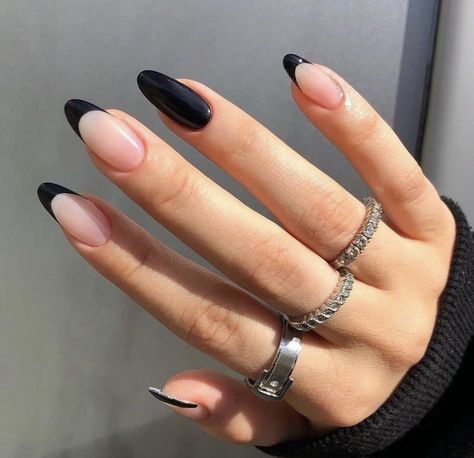 Unghie Sfumate, Subtle Nails, Cute Gel Nails, Black French, Soft Nails, Short Acrylic Nails Designs, Oval Nails, Girls Nails, Minimalist Nails