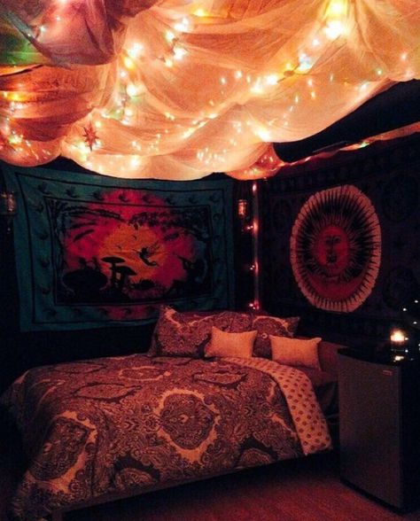 Bohemian tent bed Hippy Bedroom, Hipster Bedroom, Hippie Room, Trippy Room, Hippie Bedroom, Hippy Room, Chill Room, Hippie Homes, Hippie Home Decor