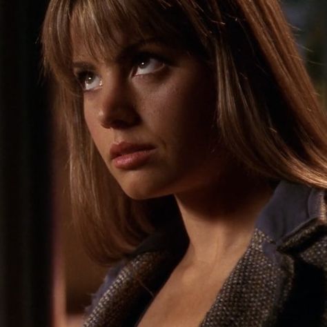 lois lane Lois Lane Smallville, Erica Durance, Lois Lane, Smallville, Hair Inspo, Straight Hairstyles, Celebrities, Hair, Quick Saves