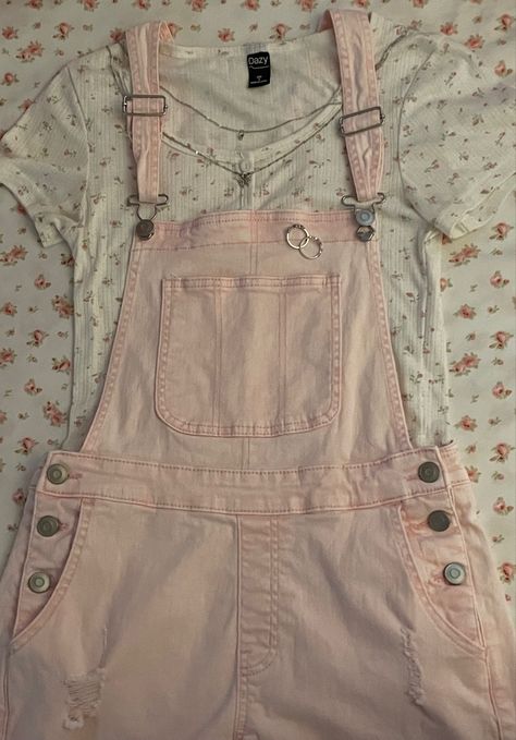 Cute Outfit Inspo Spring, Coquette Overalls Outfit, Cokett Girl Outfit, Coquette Outfits Summer, Comfy Coquette Outfit, Coquette Modest Outfit, Coquette Overalls, Coquette Lookbook, Coquette Spring Outfits