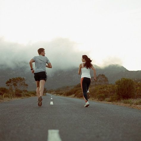 Running Photography, Running Partner, Running Buddies, Couple Running, Vision Board Photos, Marathon Training Plan, Fit Couple, Buddy Workouts, Best Marriage Advice