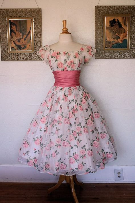 Mode Rockabilly, Vestidos Vintage, 50s Dresses, Large Bow, Sheer Chiffon, Look Vintage, 50s Fashion, 1950s Fashion, Rose Print