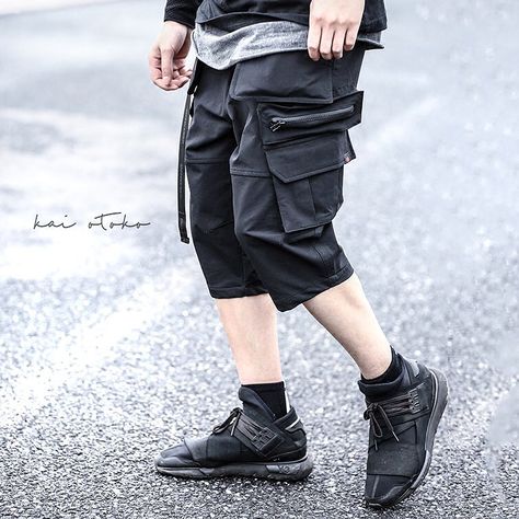 KAI OTOKO on Instagram: “• Double Oblique Zipped Cargo Shorts  Material : cotton Size : M , L , XL , 2XL Price : hkd$ 690，usd$ 91 - - - -  Available to order…” Acronym Techwear, Techwear Shorts, True Damage, Dope Style, Set Life, Techwear Pants, Mint Fashion, Fulfillment Center, Techwear Fashion