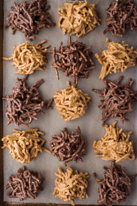 Peanut Butter Haystacks Recipe, Butterscotch Haystacks, Chocolate Haystacks, Haystack Cookies, Haystacks Recipe, Bake Christmas, No Bake Cookie, Xmas Baking, Christmas Baking Cookies