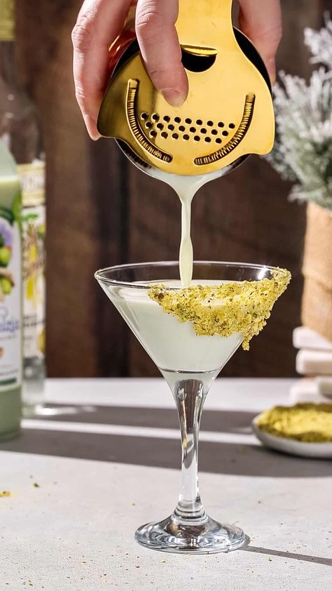 This Pistachio Martini recipe is a rich and creamy cocktail with vanilla vodka and pistachio liqueur. It's so delicious, just like boozy pistachio ice cream! This is a perfect Christmas cocktail, or for anytime you want something super rich and decadent. Pistachio Espresso Martini, Pistachio Cocktail Recipe, Pistachio Martini Recipe With Amaretto, Pistachio Cocktail, Pistachio Syrup Recipe, Pickle Martini Recipe, Vanilla Vodka Cocktails, Pistachio Martini Recipe, Pistachio Martini