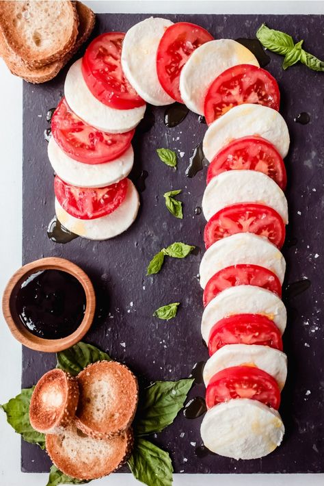 Christmas Caprese Candy Cane, Super Easy Christmas Appetizers, Cheap Easy Christmas Desserts, Candy Cane Meat And Cheese Tray, Christmas In July Bbq Food, Fun Holiday Dinner Ideas, Birthday Christmas Decorations, Diy Christmas Party Table Centerpieces, Festive Party Food