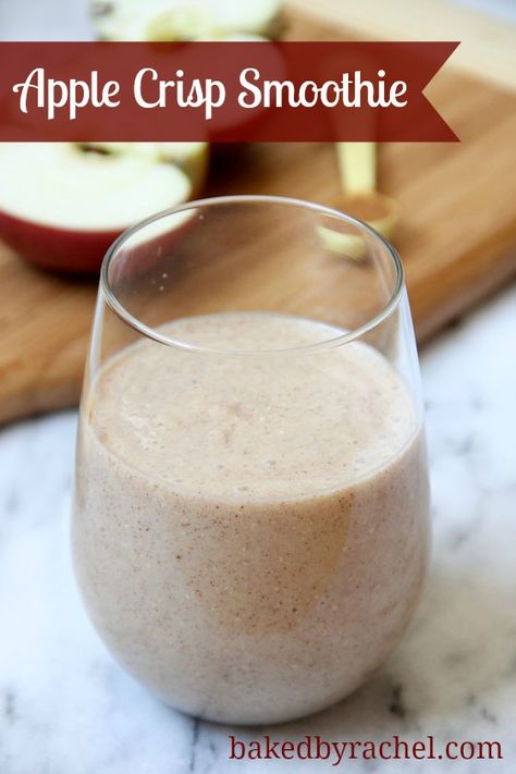 Apple Crisp Smoothie Recipe - bakedbyrachel.com Healthy Apple Desserts, Oat Smoothie, Vitamix Recipes, Healthy Apple, Diet Vegetarian, Smoothie Shakes, Smoothie Drinks, Smoothie Recipe, Apple Crisp