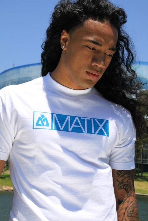 DAYVID THOMAS Samoan Men, Hawaiian Hairstyles, Polynesian Men, Hawaiian Men, Traditional Hairstyle, Hair Styles Men, Haircut Inspiration, Easy Braids, Favorite Song