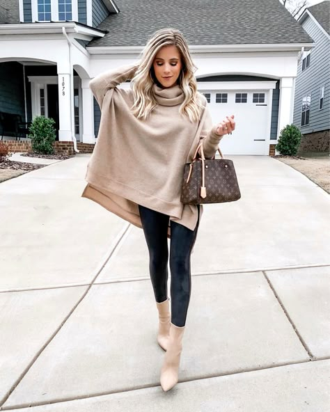 Look Legging, Legging Outfits, Poncho Style, Casual Winter Outfits, Faux Leather Leggings, Fall Fashion Outfits, Casual Fall Outfits, Mom Outfits, Business Casual Outfits