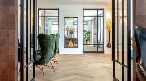 Verbouwing herenwoning Hoog Design, Hotel Chic, Luxury Floor, Room Divider, Villa, House Design, Flooring, Hotel, Living Room