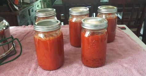 Jessi shared a great soup for those of you who still have peppers and tomatoes left to process from your garden.  Roasted Red Pepper and to... Canned Sausage, Foods To Can, Canning Soups, Tomato Red Pepper Soup, Roasted Pepper Soup, Roasted Tomato Recipes, Apple Squares, Well Stocked Pantry, Canning Meals