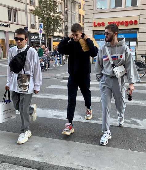 B.TA on Instagram: “Sunday  #pauseshots #nclgallery” Balenciaga Triple S Outfit Men, Balenciaga Outfit Men, Balenciaga Triple S Outfit, Triple S Outfit, Balenciaga Outfit, Streetwear Ideas, Streetwear Inspiration, Outfit Streetwear, Sneakers Street Style