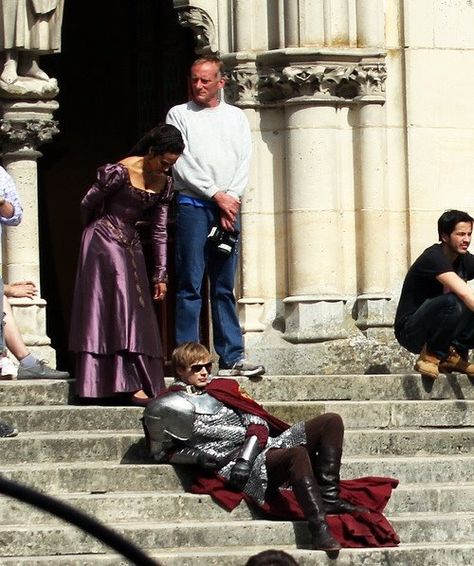 Merlin! I swear i have seen a similar picture with the movie enchanted with James Marsden Merlin Cast Behind The Scenes, Merlin Behind The Scenes Funny, Merlin King Arthur, Merlin Tv Show, Merlin Behind The Scenes, Merlin Memes, Merlin Funny, Turn Down For What, Merlin Show