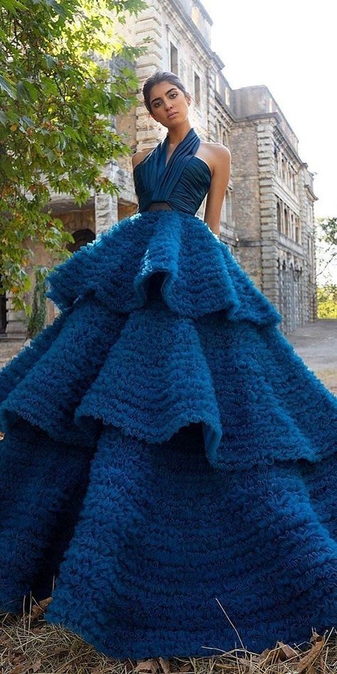 Non White Wedding Dresses, Unique People, Simple Frocks, Colourful Wedding, Royal Dresses, Pretty Prom Dresses, Book Illustrations, Quince Dresses, Birthday Dress