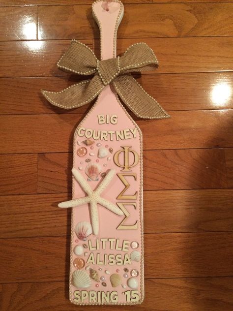 Sorority paddle, Phi Sigma Sigma, beach pink paddle #DIY #crafts #sororitypaddle… Beach Sorority Paddles, Greek Paddles Sorority Ideas, Paddle Painting Ideas Sorority, Delta Gamma Crafts, Paddle Sorority Big, 21st Birthday Paddle, Big Little Paddles, Phi Sigma Pi, Greek Crafts