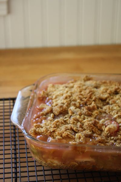 Rhubarb Desserts Recipes, Rhubarb Crunch, Crunch Recipe, Rhubarb Desserts, Rhubarb Crisp, Country Living Magazine, Rhubarb Recipes, Crumble Topping, Living Magazine