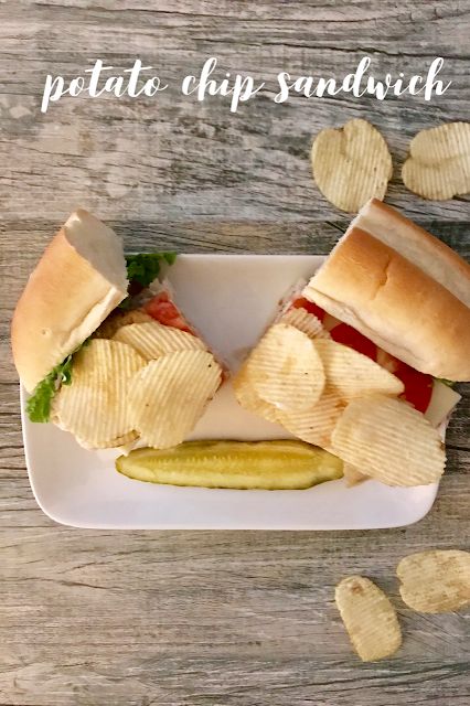 potato chip sandwich Potato Chip Sandwich, Sandwich Presentation, Chip Sandwich, Easy Lunchbox, Wraps Recipes Easy, Easy Burger Recipe, Potato Chip, A Potato, Burgers Sandwiches