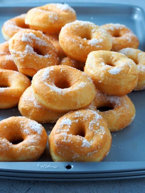 Basic Fried Donuts - Fried Doughnut Recipe, Donut Recipe Fried, Mallorca Bread, Donat Glaze, Beignets Cuits, Deep Fried Donuts, Homemade Doughnut Recipe, Mini Donut Recipes, Doughnut Recipe Easy