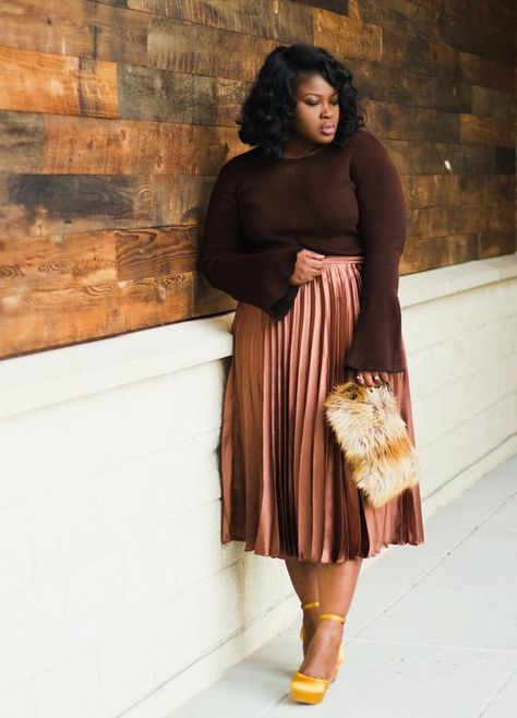 Midi Pleated Skirt Outfit, Style Must Haves, Pleated Skirt Outfits, Midi Pleated Skirt, Satin Skirt Outfit, Pleated Skirt Outfit, High Heels Outfit, Holiday Party Fashion, Look Office