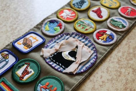 There are unoffcal merit badges all over the internet: for being awkward, for certain “feminist experiences,” and even for outhouse racing. As former Girl Scouts who have mad respect for the organization’s continuing good works, we created a new series of Suzy-illustrated merit badges to recognize further real-life applications of the Girl Scout Law, whether you’re courageously defending your personal space or changing the world by one act of kindness at a time. Scout Law, Girl Scout Law, Embroidered Patch Diy, Badges Diy, Scout Badges, Stitch Witchery, Cute Sewing Projects, Act Of Kindness, Merit Badge