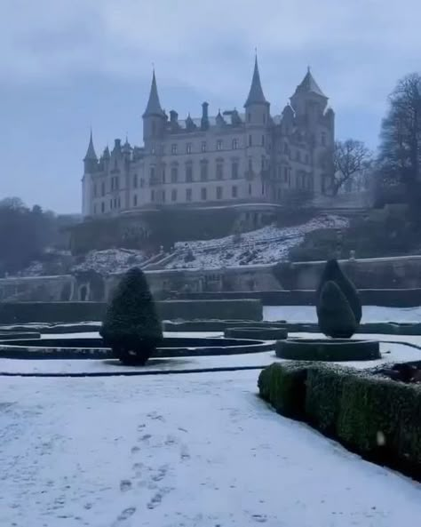 Snow Castle Aesthetic, Winter Castle Aesthetic, Castle In Snow, Snowy Castle, Scotland In Winter, Winter Kingdom, Castle Snow, Scotland Winter, Scottish Winter