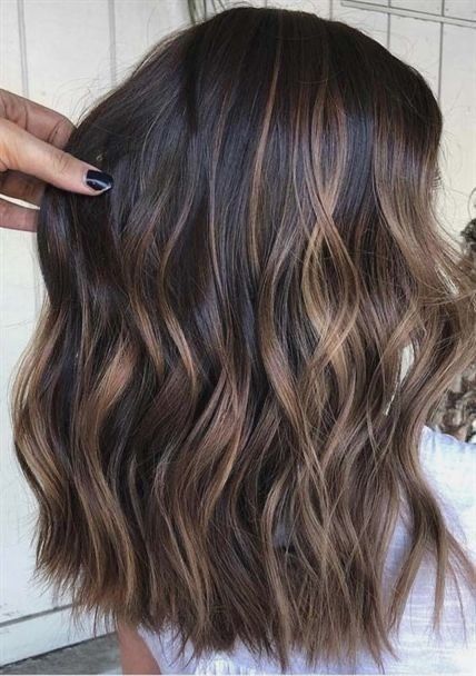 Brunette Ombre, Rambut Brunette, Brown Hair Shades, Latest Hair Color, Dark Hair With Highlights, Spring Hair Color, Fall Hair Color For Brunettes, Brunette Balayage Hair, Brown Hair Balayage