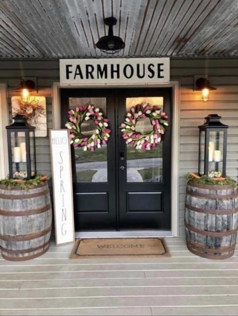 Ranch Style Front Porch Decor, Mirror On Front Porch, Back Porch Decorating Ideas Farmhouse, Huge Front Porch Decorating Ideas, Country Chic Front Porch, Open Front Porch Ideas Farmhouse, Front Porch Makeover Farmhouse, Country Front Porch Ideas Rustic, Rustic Farmhouse Porch Decor