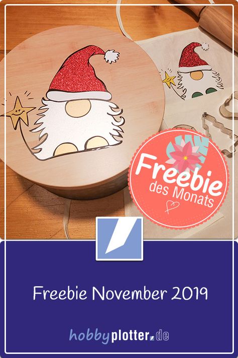 Dieser tolle Wichtel ist unser November-Freebie! Lade dir schnell die kostenlose Plott-Datei für deinen Brother oder Silhouette Hobbyplotter runter und gestalte dir mit Hilfe dieser Anleitung deinen ganz individuellen Wichtel. Silhouette Cameo Freebies, Projets Cricut, Ideas Hogar, Friends Party, Woodland Party, Cross Stitch Patterns Christmas, Paper Plates Party, Hand Embroidery Design, Backyard Decor