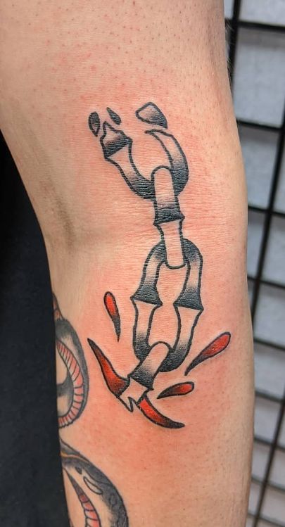 American Traditional Chain Tattoo, Chain Tattoo Men, Traditional Chain Tattoo, Traditional Tattoo Drawings, Neon Tattoo, Traditional Tattoo Old School, Minimalist Tattoo Ideas, Celestial Tattoo, Chain Tattoo