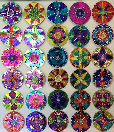 Sixth Grade Art with Mrs. Baxter: April 2016 Art For Middle School, Craft Ideas Fall, Mandala Art Ideas, Art Projects For Elementary, Foil Crafts, Aluminum Foil Crafts, Old Cd Crafts, Cd Wall Art, Silent Disco