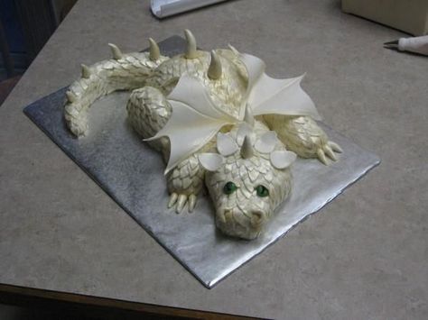 Dragon Cake.  The dragon is 100% cake with fondant scales, eyes, claws, and ridge spikes.  The wings are gumpaste.  Each scale edge was gold dusted. Camo Wedding Cakes, Professional Cake Decorating, Dragon Cakes, Dragon Wedding, Dessert Oreo, Train Dragon, Dragon Cake, Sculpted Cakes, Dragon Birthday