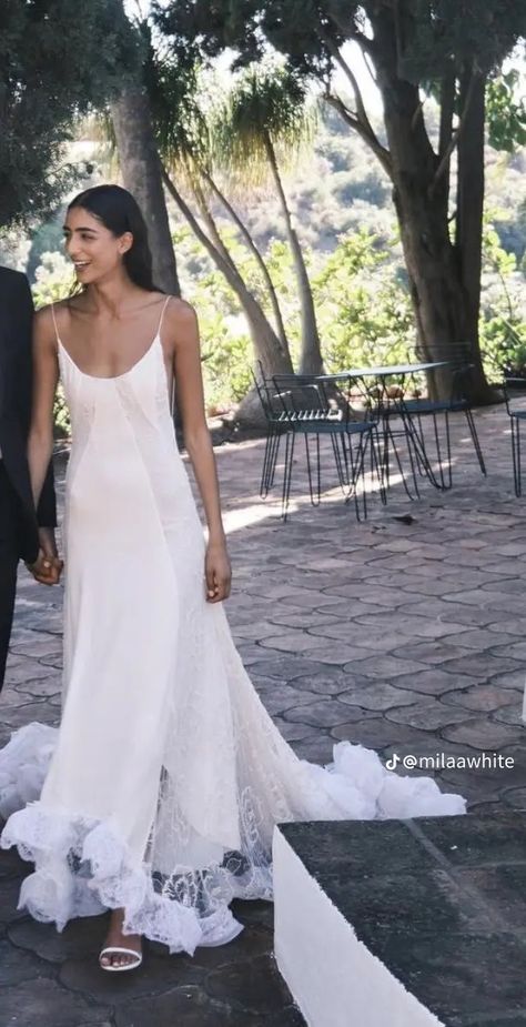 White Dress Wedding, Wedding Dress Beautiful, Beautiful White Dress, Dress Boho Wedding, Wedding Dress Boho, Wedding Dress Lace, Dream Wedding Ideas Dresses, Wedding Boho, Wedding Mood