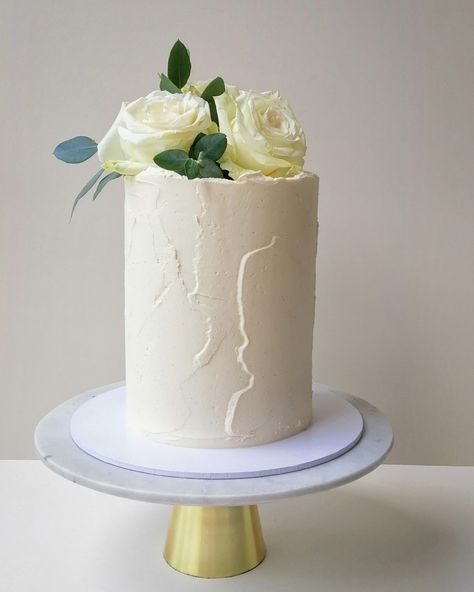 White single tier minimalist wedding cake in a textured buttercream Tall One Tier Cake, Single Layer White Wedding Cake, Minimalist Buttercream Cake, Minimalist Wedding Cake 1 Tier, Simple Unique Wedding Cake, 6inch Wedding Cake, Tall Single Tier Wedding Cake, Single Tier Cake With Flowers, Single Tier Wedding Cake Fall